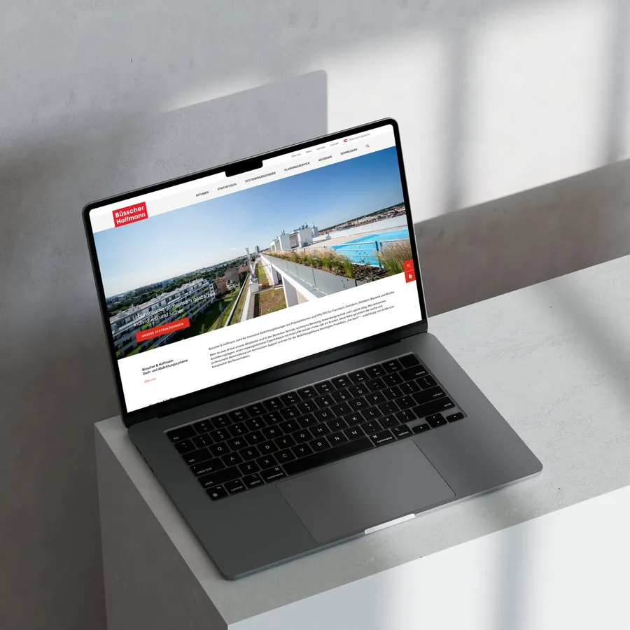 Website von Büsscher & Hoffmann auf einem Laptop